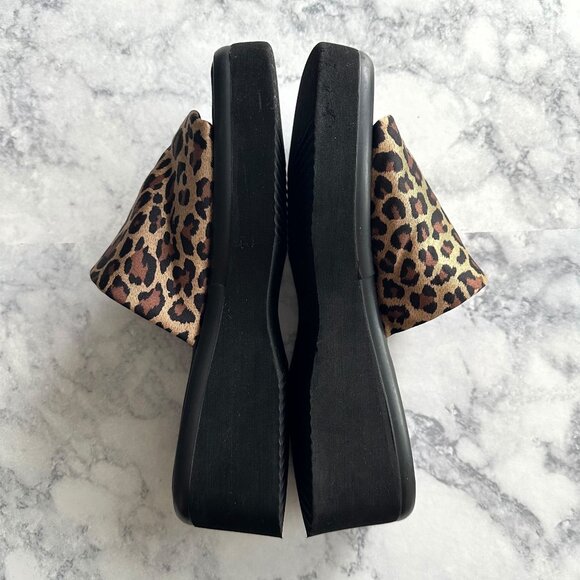 Expressions 90's Y2K Leopard Slide Sandals - Picture 5 of 10